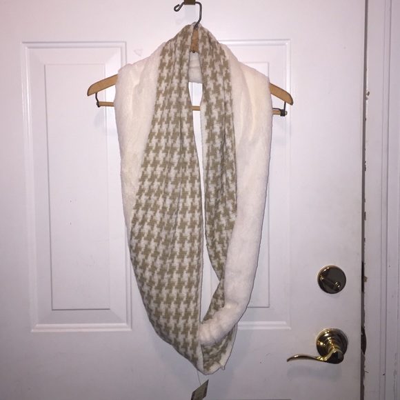 NWT Ferocious Collection18 Faux Fur Infinity Loop scarf! Super soft, rich & warm