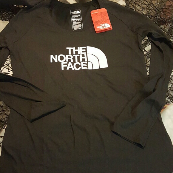 Black North Face long sleeve tee