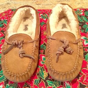Kids UGG Dakota Moccasins size 1