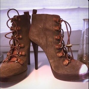 LAST CHANCE!! Tory Burch Heels 👠