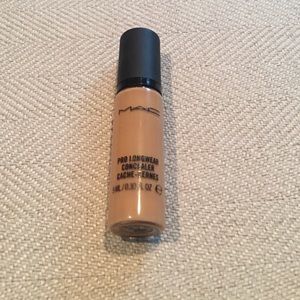🎀MAC Pro Longwear Concealer🎀
