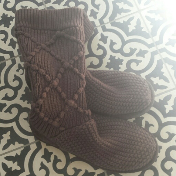 Uggs - image 1