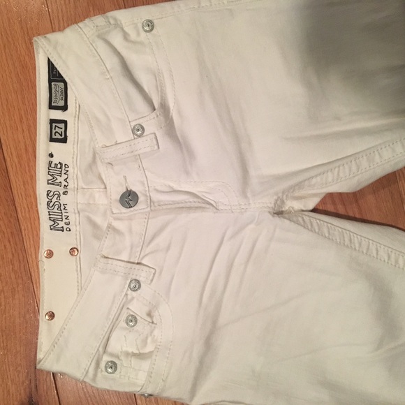 🚫SOLD🚫Miss Me white denim jeans - Picture 2 of 4