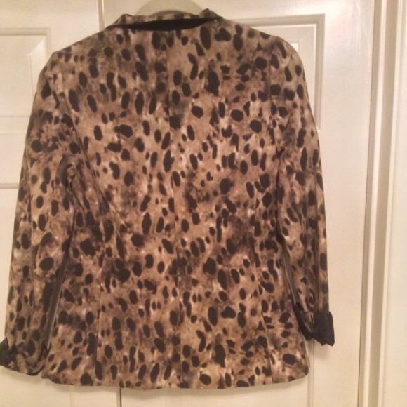 💥WKND SALE💥 Silence+Noise Leopard Blazer. NWT! - Picture 2 of 3