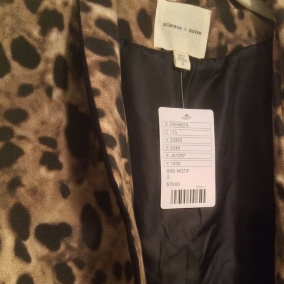 💥WKND SALE💥 Silence+Noise Leopard Blazer. NWT! - Picture 3 of 3