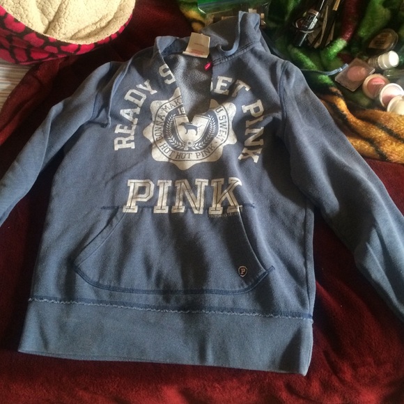 Under Armour hoodie size S and VS hoodie size M