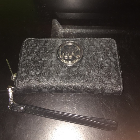 Michael Kors wristlet