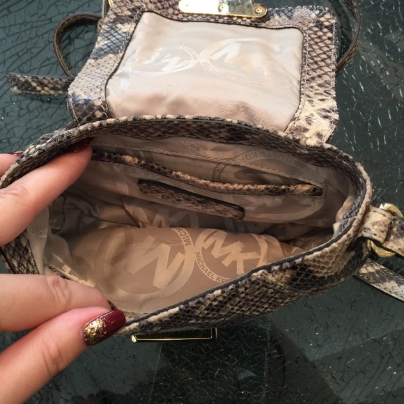 Michaels Kors cross body - Picture 3 of 4