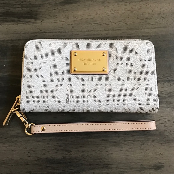 Like New Condition! Michael KORS Monogram Wristlet