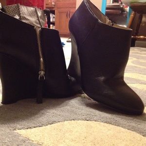 Nine West wedge bootie size 6.5