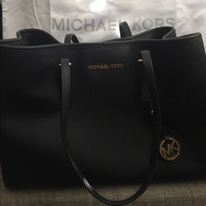 Michael kors tote