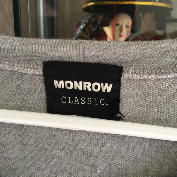 Monrow Classic super soft long sleeve tee!!! - Picture 2 of 3