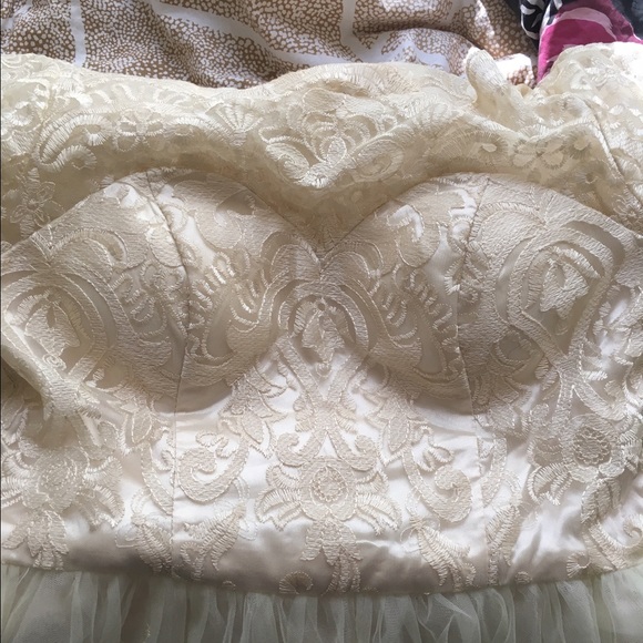 Chi Chi London Gilded Grace Lace Dress - Picture 4 of 8