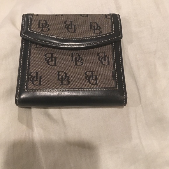 Dooney & Bourke wallet