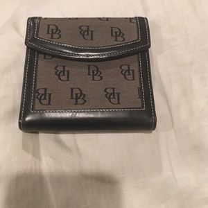 Dooney & Bourke wallet