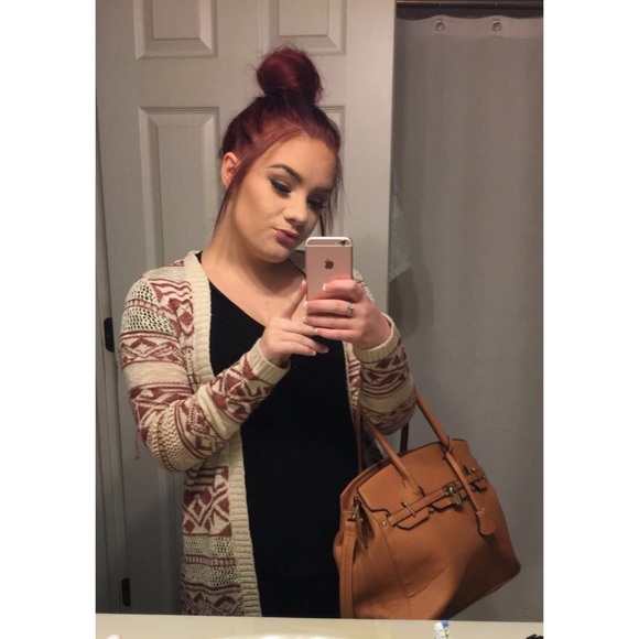 Meet your Posher, Paige - Picture 2 of 4