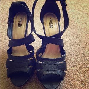Black wedges