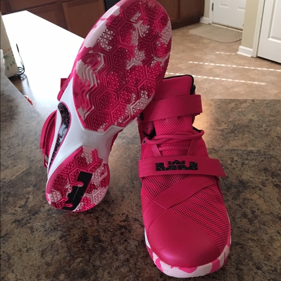 *BRAND NEW* Nike Lebron Soldier 9 "Kay Yow"