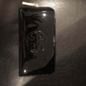 Tory Burch Patent Leather Continental wallet