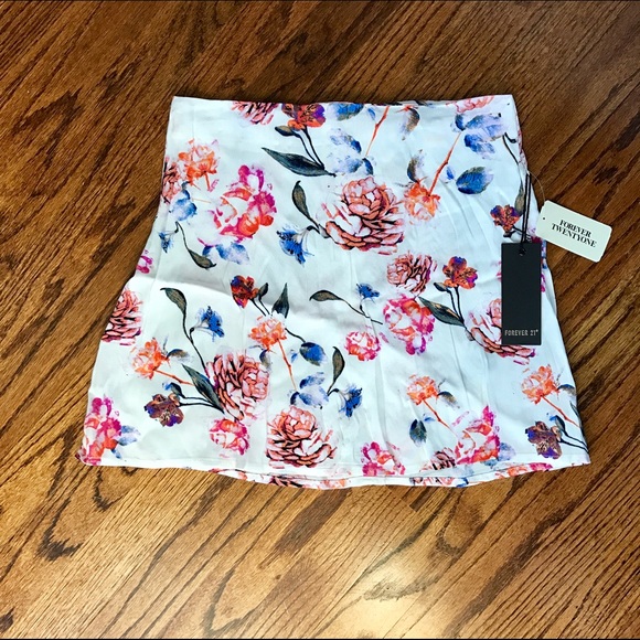 White Floral Mini Skirt - Picture 1 of 3
