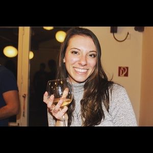 Meet your Posher, Olivia