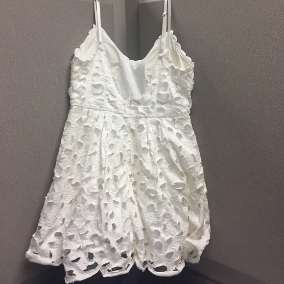 White lace dress - Picture 2 of 4