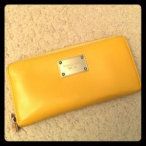 MICHAEL KORS WALLET!!
