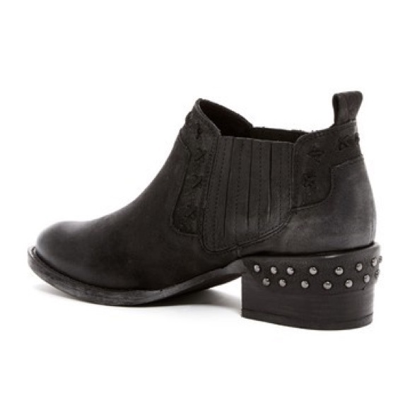 Oil Rubbed Ankle Stitched Boho Studs Leather Boot - Picture 7 of 7