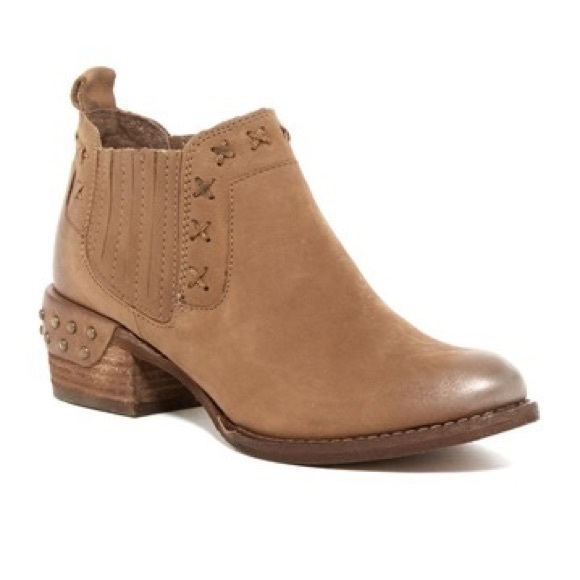 Oil Rubbed Ankle Stitched Boho Studs Leather Boot - Picture 5 of 7