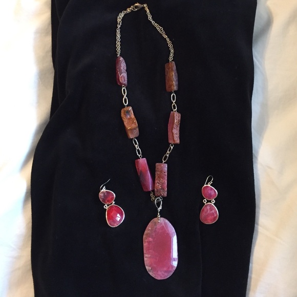 Stone necklace and matching earrings