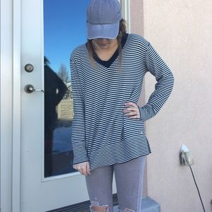 Tommy Hilfiger oversized V-neck sweater!