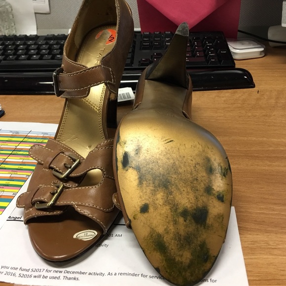 Sandals - Picture 2 of 2