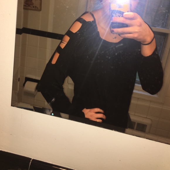 Zenana Outfitters Tops - Black comfy cold shoulder top