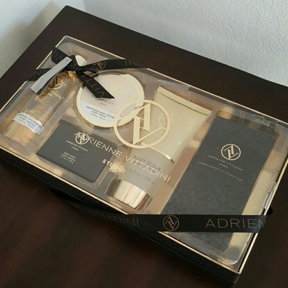 Adrienne Vittadini Honey Almond Bath&Body 5pc Set