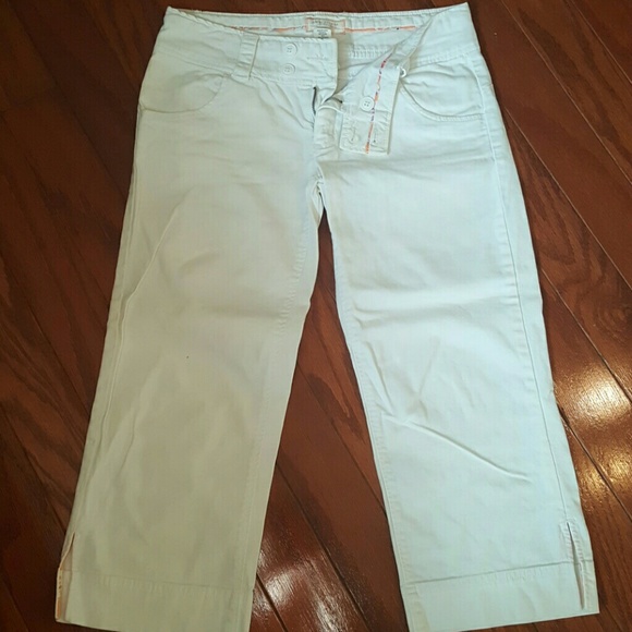 Women's AE capris. Size 4.