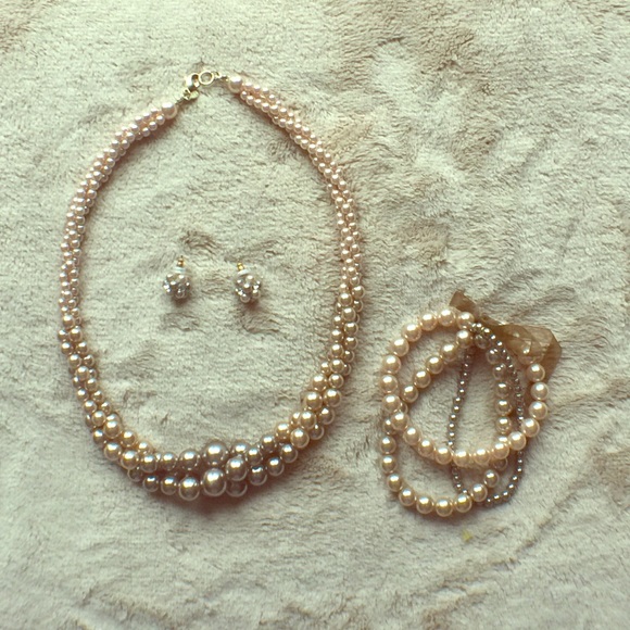 Pearl necklace, earring and bracelet set
