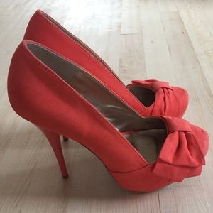 ✨HOST PICK✨Beautiful tangerine-peach colored heels