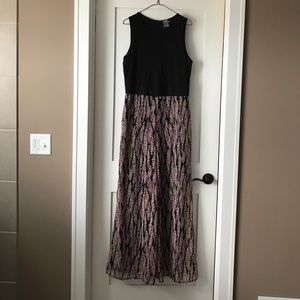 Julian Taylor
Women's Sleeveless Printed Jumpsuit