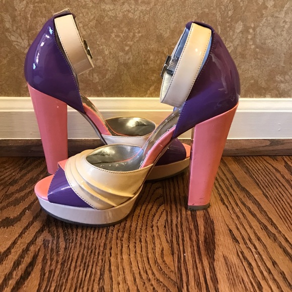 BCBG multi color platform shoes. Size 5.5