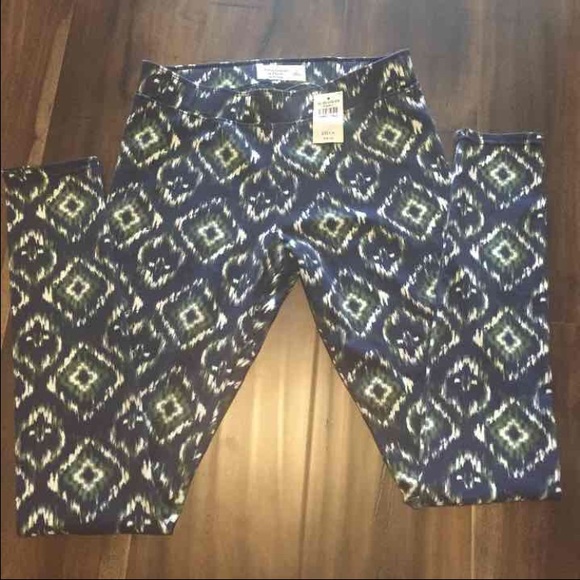 Abercrombie & Fitch leggings. NWT