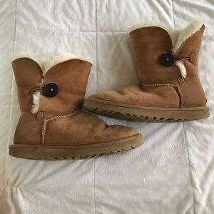 UGG Bailey Button