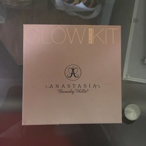 Anastasia glow kit