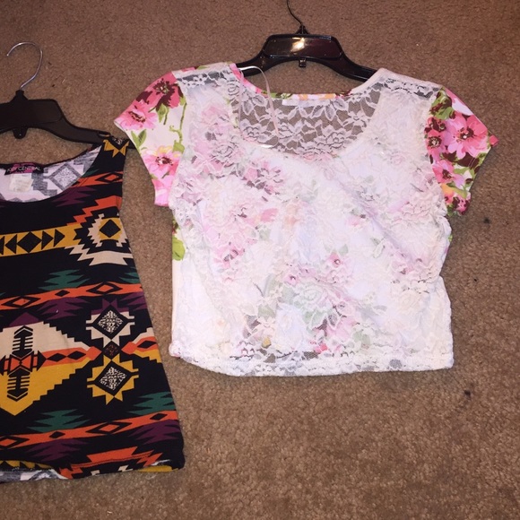 2 crop tops - Picture 2 of 2