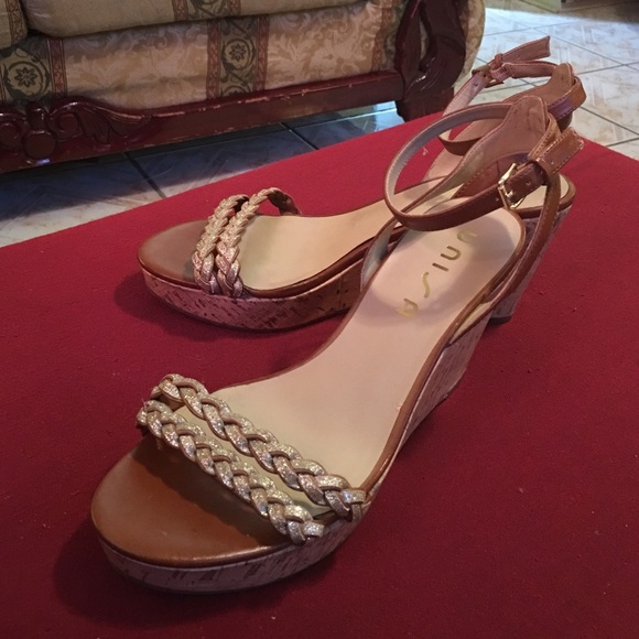 Cute tan wedges!