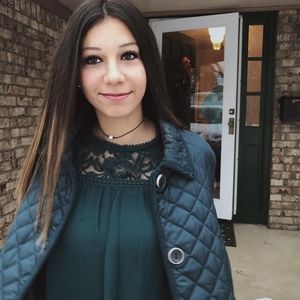 Meet your Posher, Amina