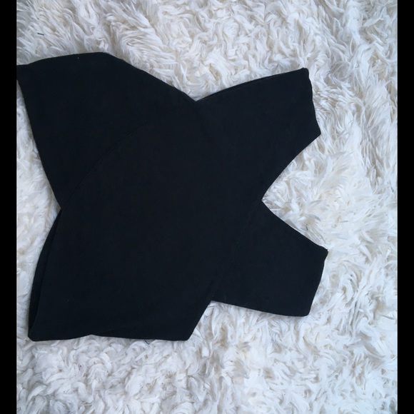 LF Black Criss Cross Crop Top - Picture 2 of 2