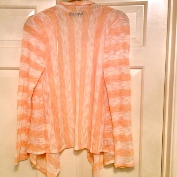 💥WKND SALE💥 Francesca's Peach/White Cardi NWOT - Picture 3 of 4