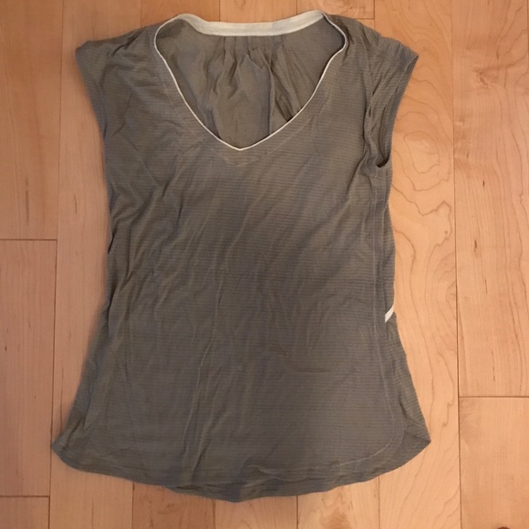 Lululemon T-shirt