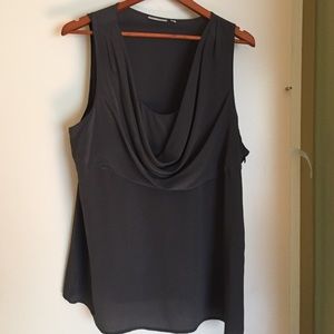 Sleeveless blouse. Side zipper