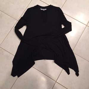 ⬇️SALE⬇️JLo NWOT Black tunic top keyhole opening